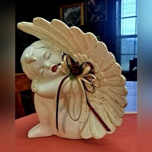 🪽Cherubin - Angel Hugging knees with flowers figurine white decor vintage💐